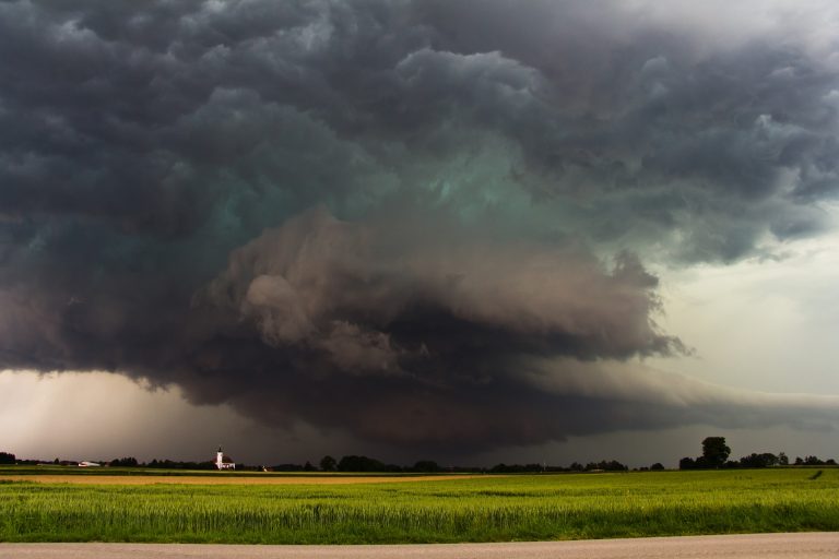 What Does The Sky Look Like Before A Tornado